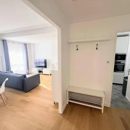 Champs-elysees Apartment